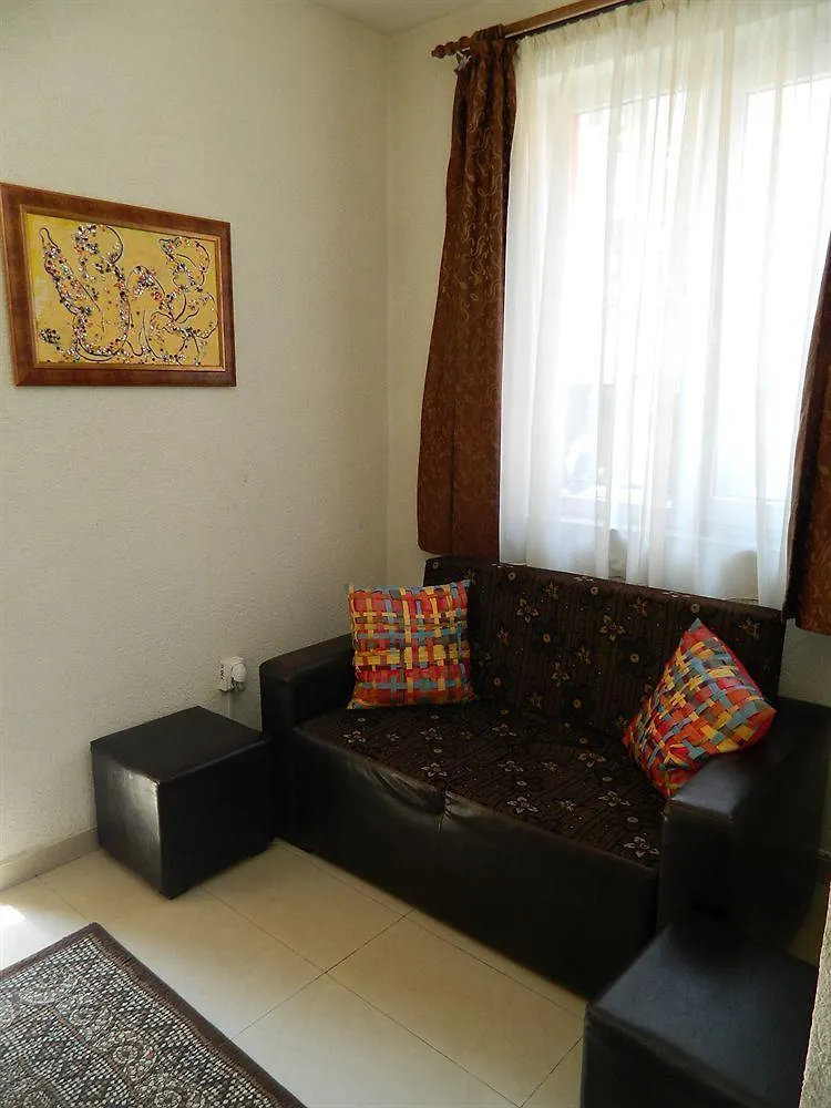 Hotel Tranzzit Bucharest 3*,